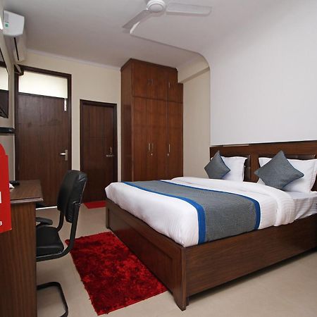 OYO 9273 Surya Palace New Delhi Bagian luar foto