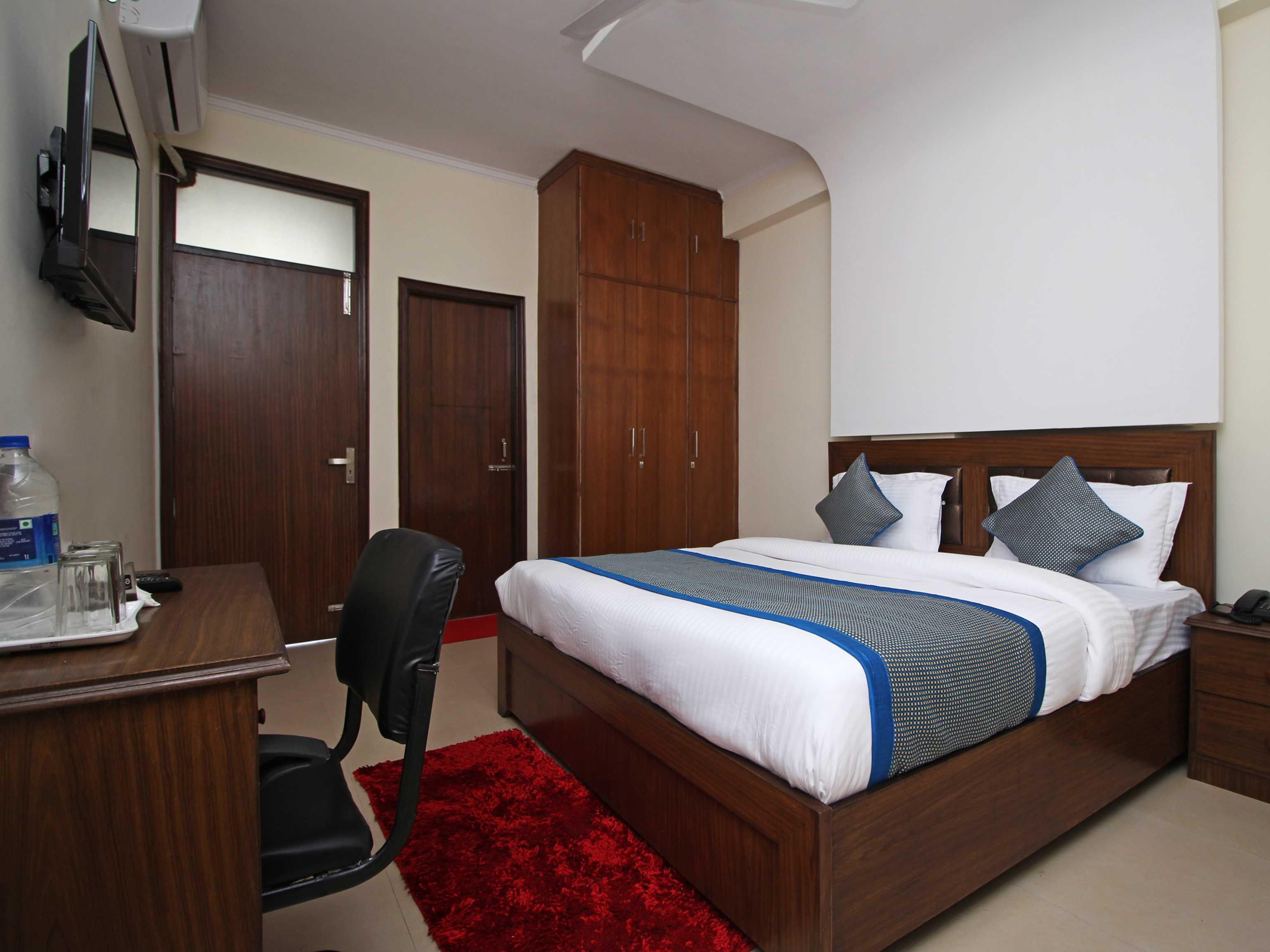 OYO 9273 Surya Palace New Delhi Bagian luar foto