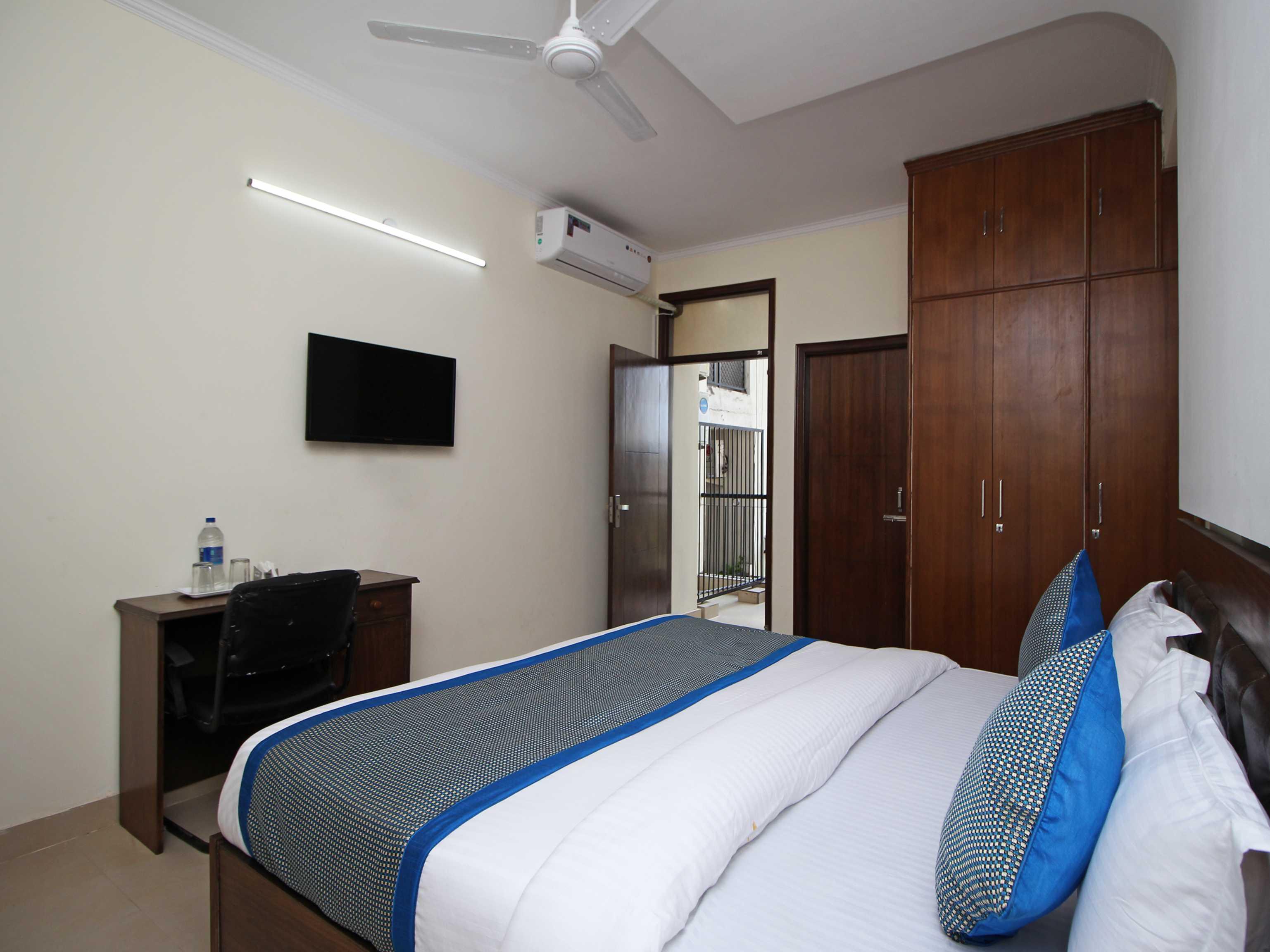 OYO 9273 Surya Palace New Delhi Bagian luar foto