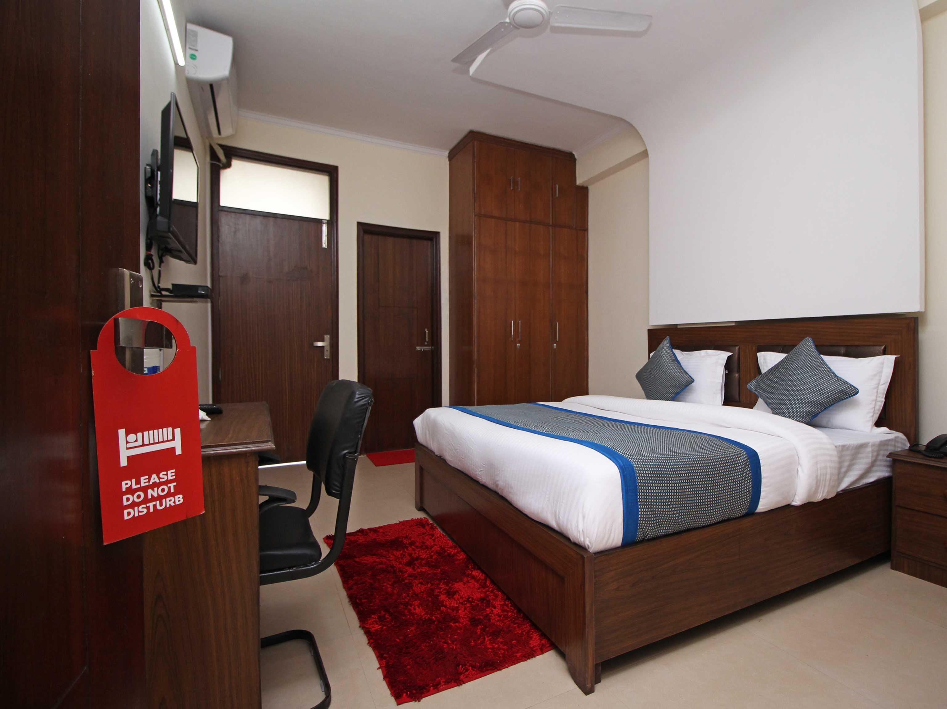 OYO 9273 Surya Palace New Delhi Bagian luar foto