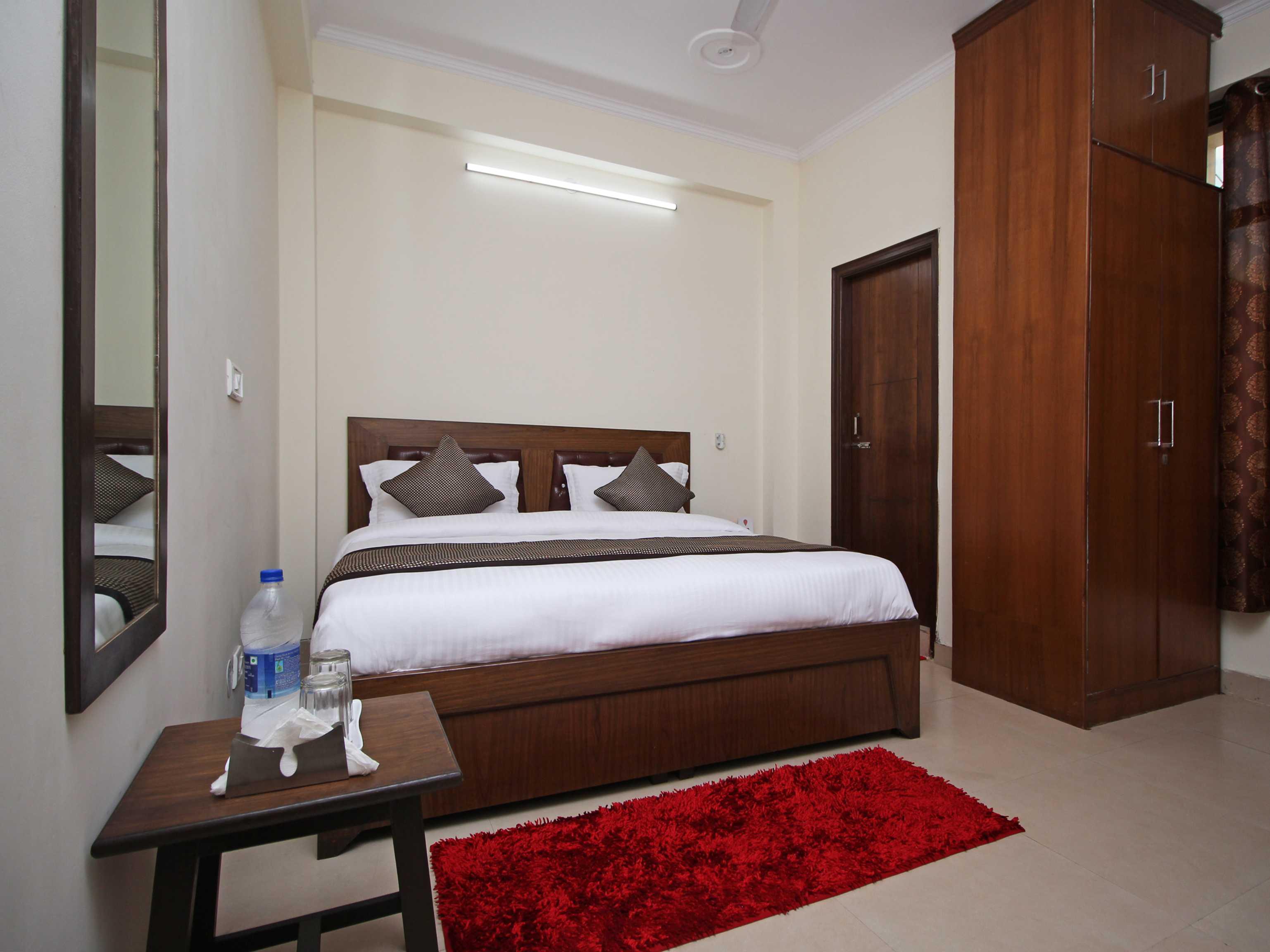 OYO 9273 Surya Palace New Delhi Bagian luar foto