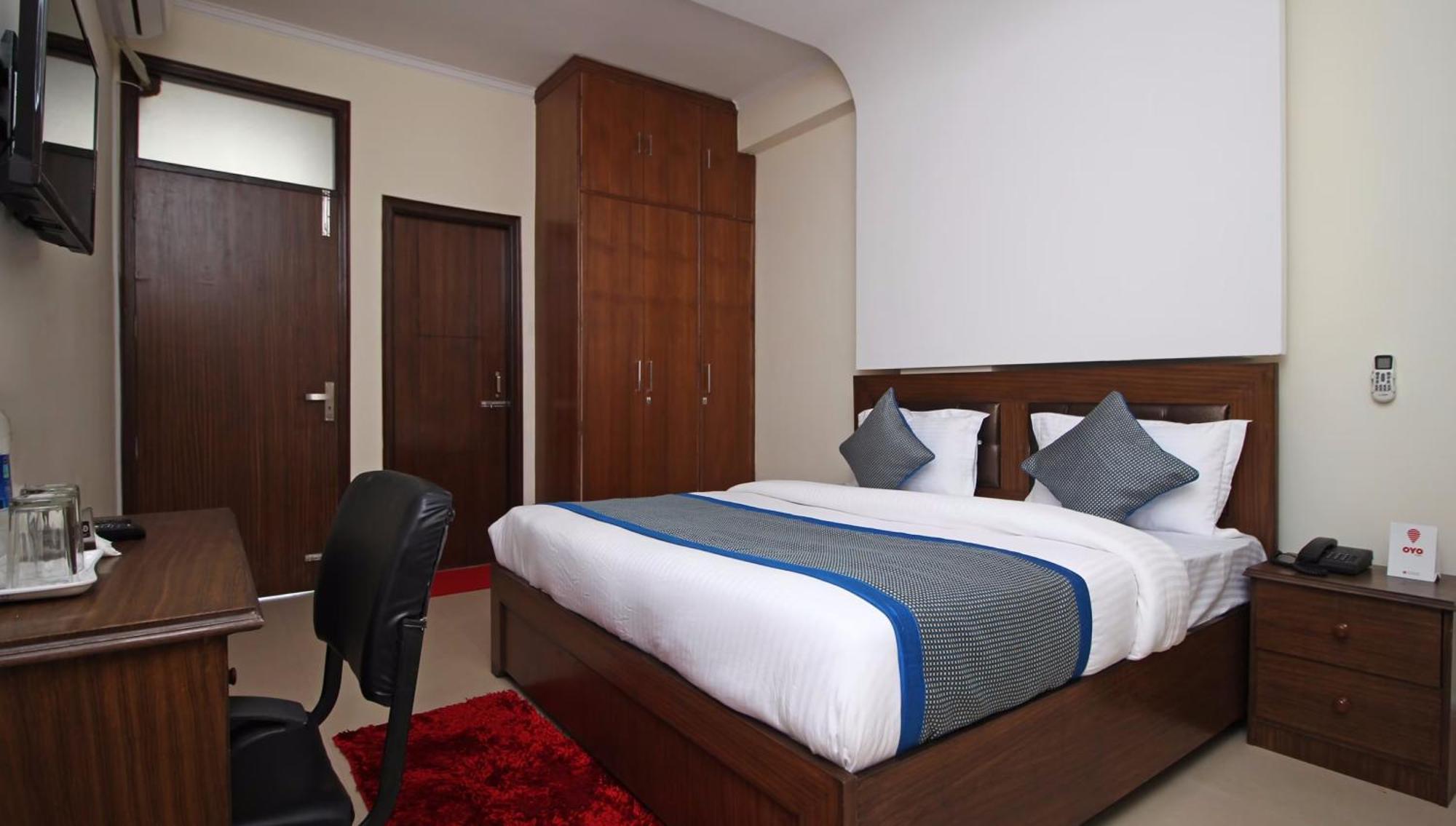 OYO 9273 Surya Palace New Delhi Bagian luar foto
