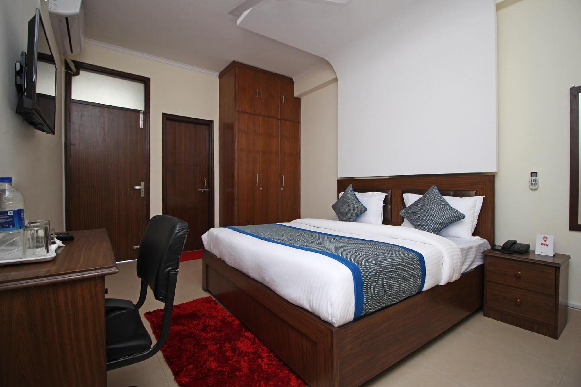 OYO 9273 Surya Palace New Delhi Bagian luar foto