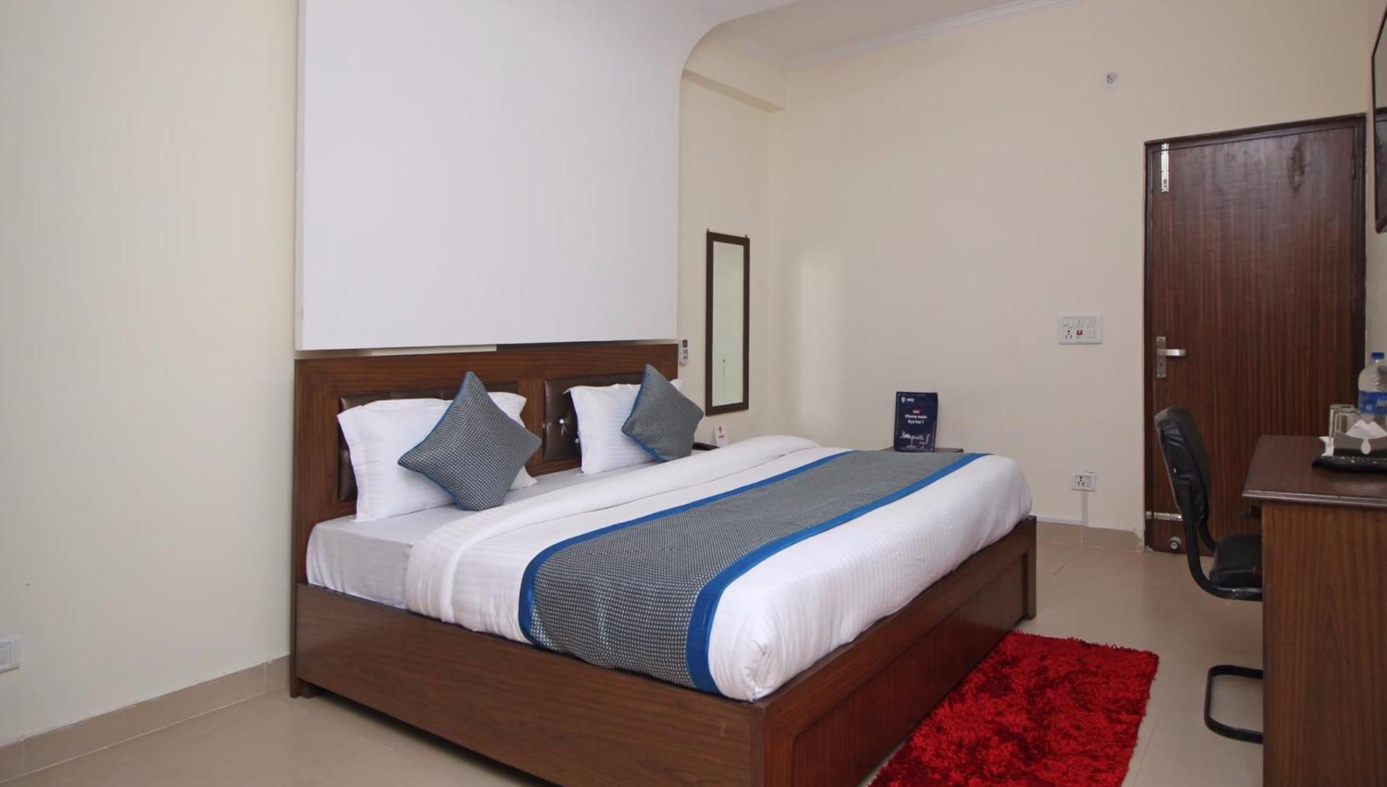 OYO 9273 Surya Palace New Delhi Bagian luar foto