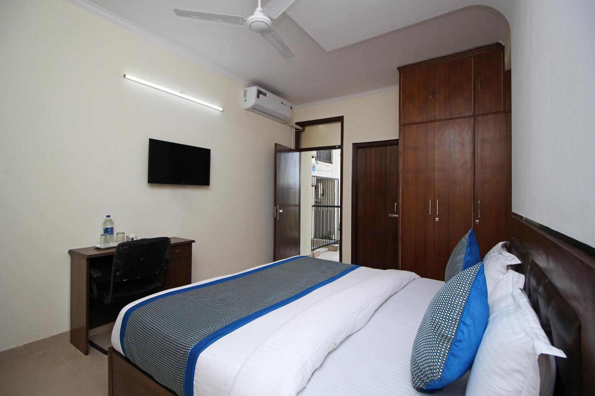 OYO 9273 Surya Palace New Delhi Bagian luar foto
