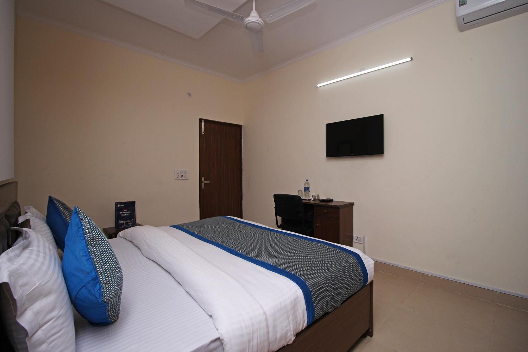 OYO 9273 Surya Palace New Delhi Bagian luar foto