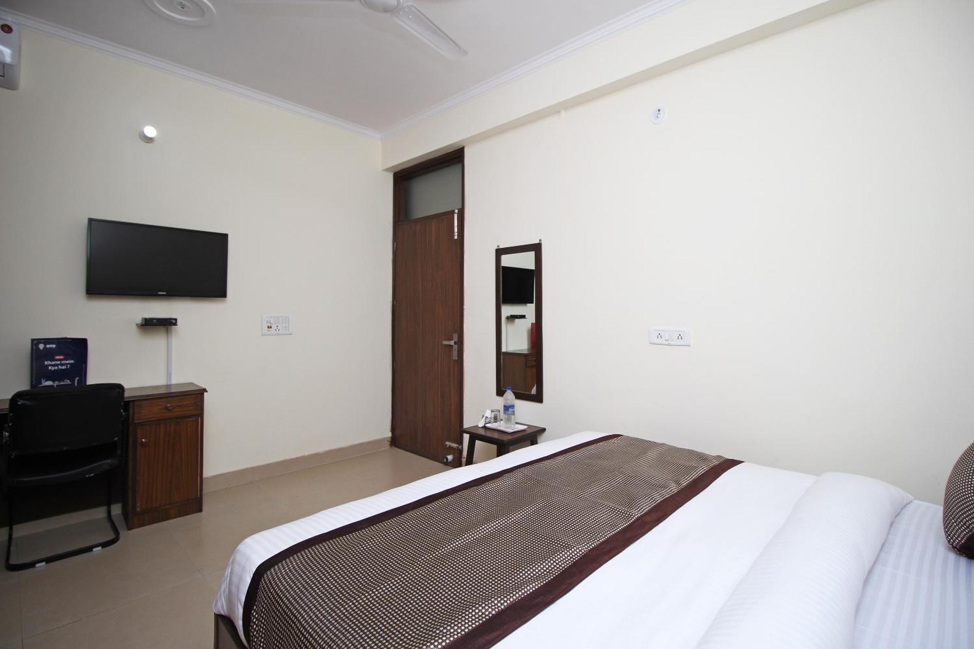 OYO 9273 Surya Palace New Delhi Bagian luar foto