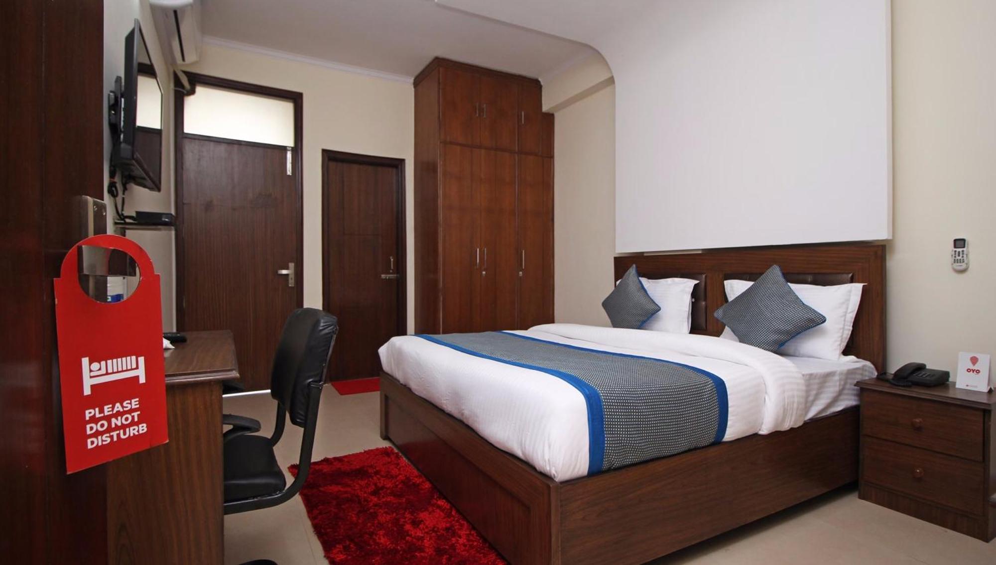 OYO 9273 Surya Palace New Delhi Bagian luar foto