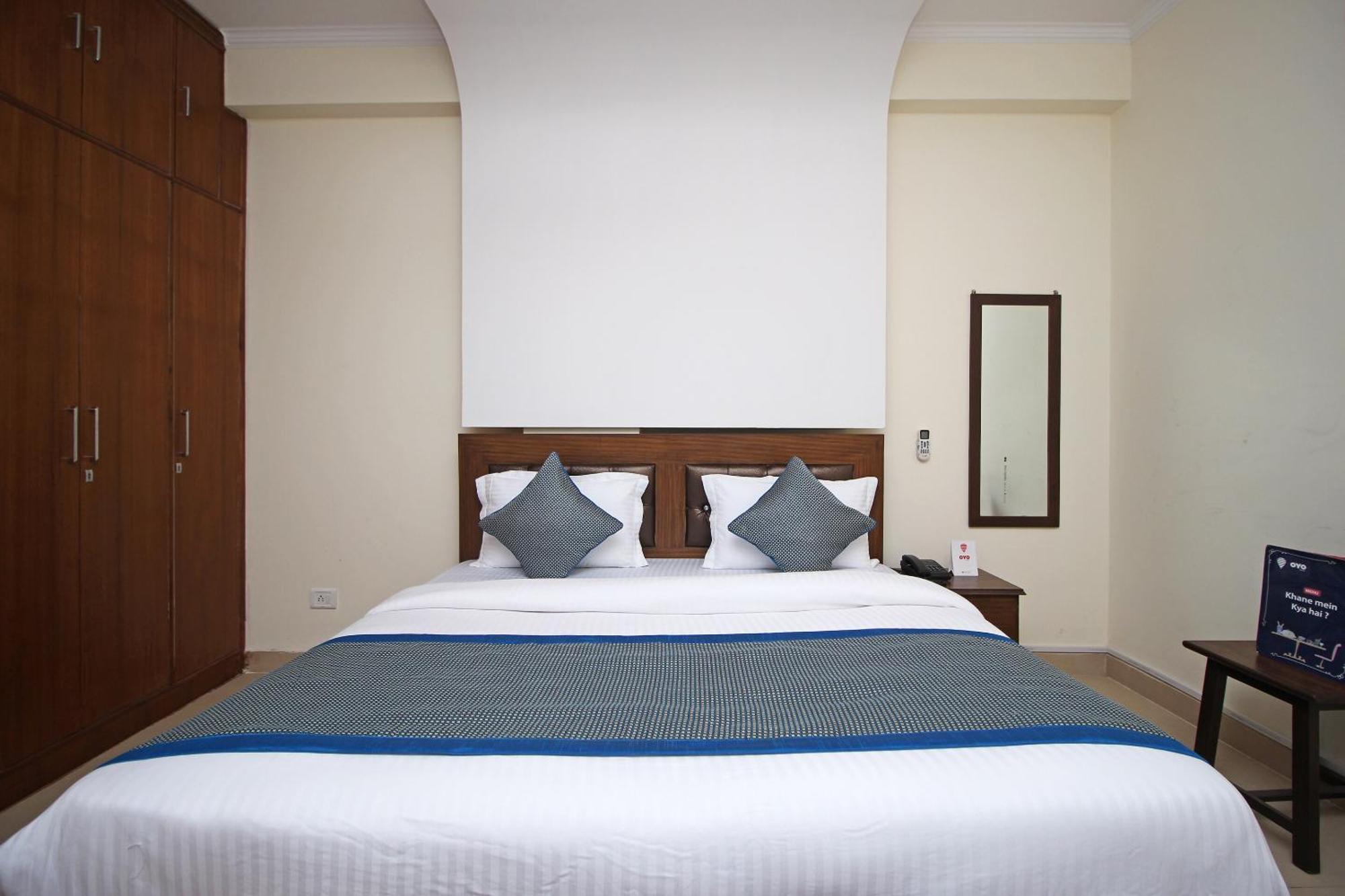 OYO 9273 Surya Palace New Delhi Bagian luar foto