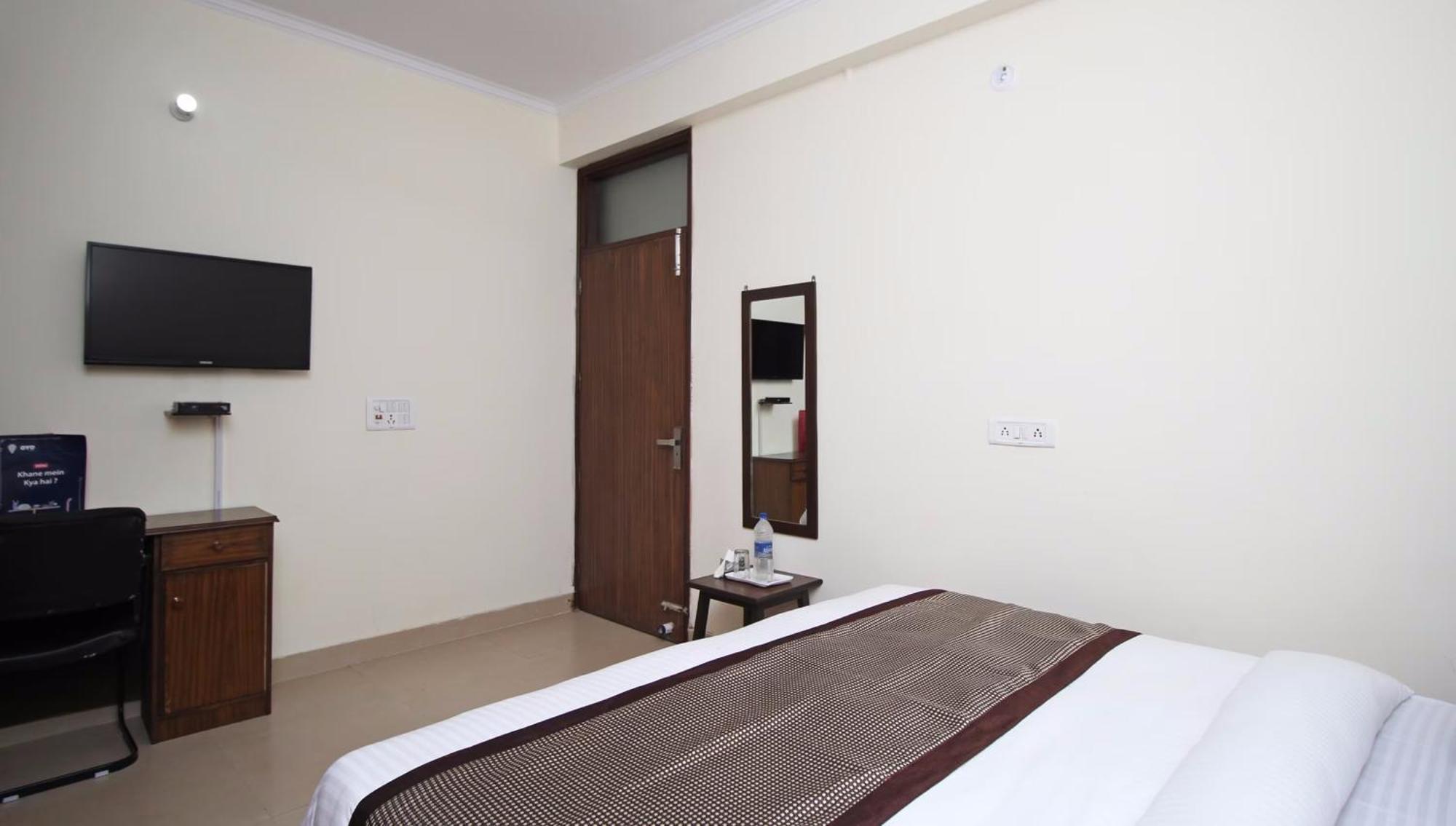 OYO 9273 Surya Palace New Delhi Bagian luar foto