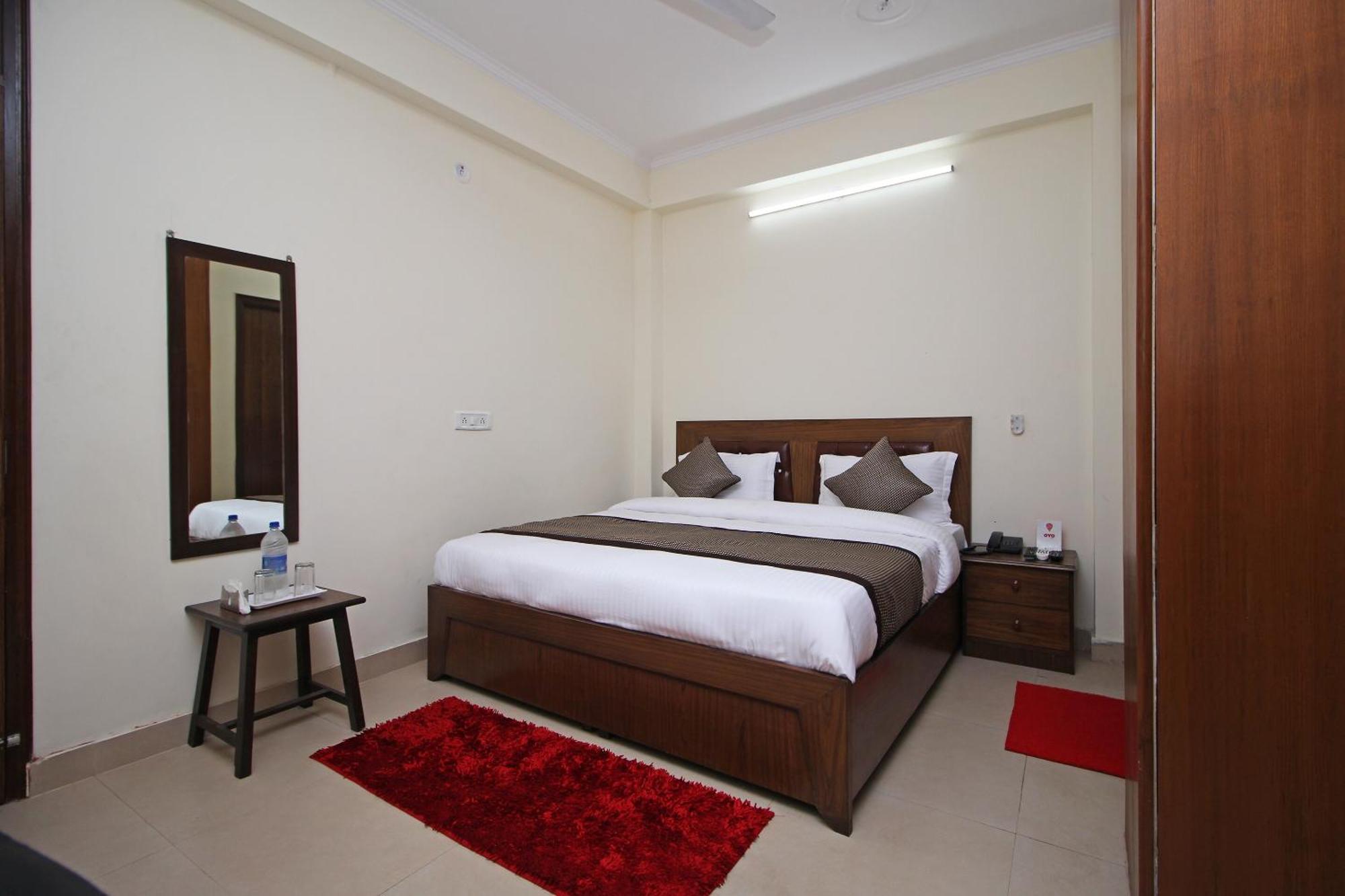 OYO 9273 Surya Palace New Delhi Bagian luar foto